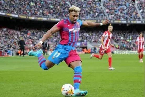 1651680499028028605.jpg 特劳雷.jpg