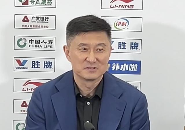 英超直播-是否感到遗憾？杜锋：拿不了冠军就遗憾么，我们有11个总冠军